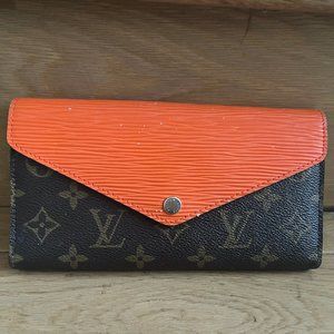 Authentic Louis Vuitton Monogram Sarah Wallet Excellent Condition